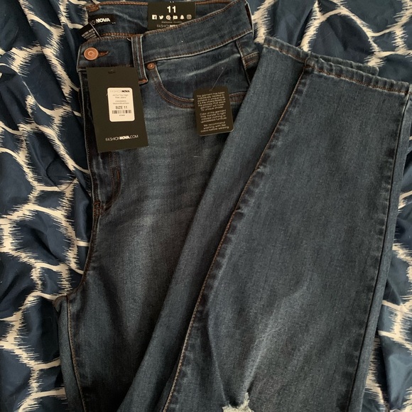 Brand new Fashion Nova shredded knee jeans - Picture 2 of 2